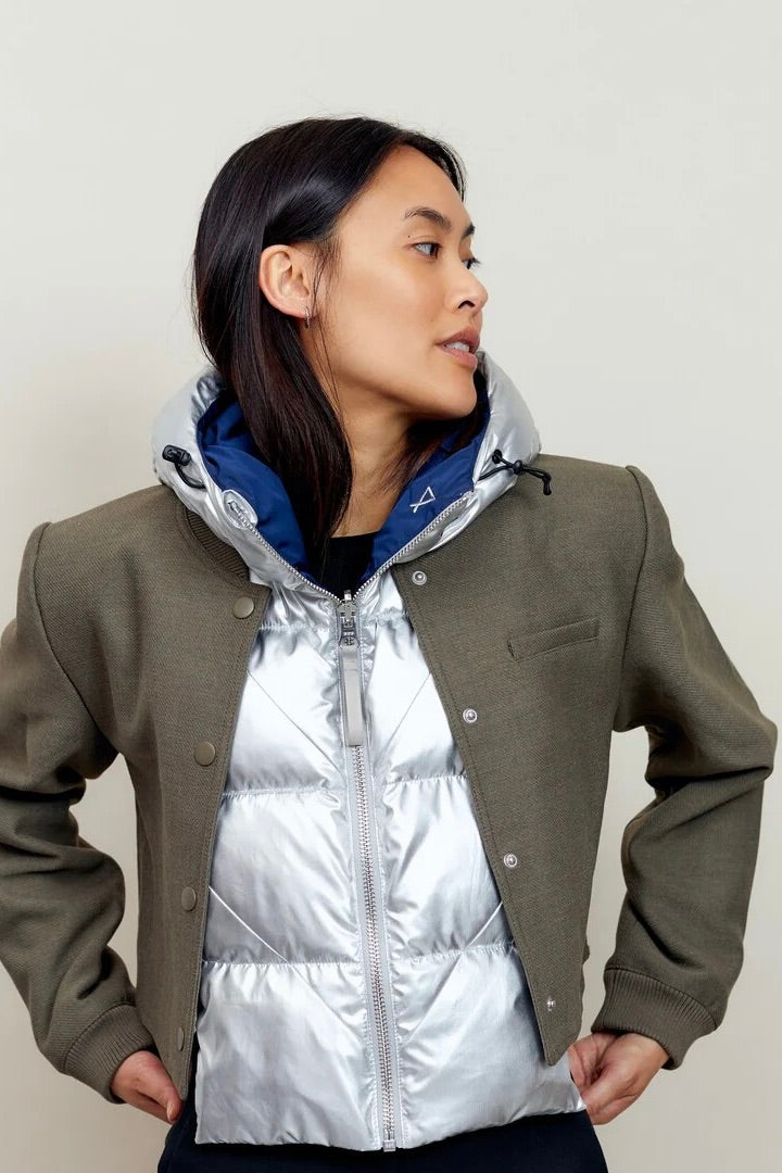 Capuche Doudoune argentée et marine