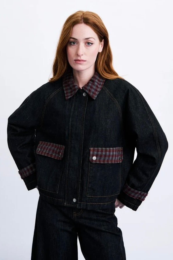 Veste courte oversized en denim brut et col, revers de manches et rabats de poche en vichy bordeaux/gris Frnch Honshu -- Bonny Lyon