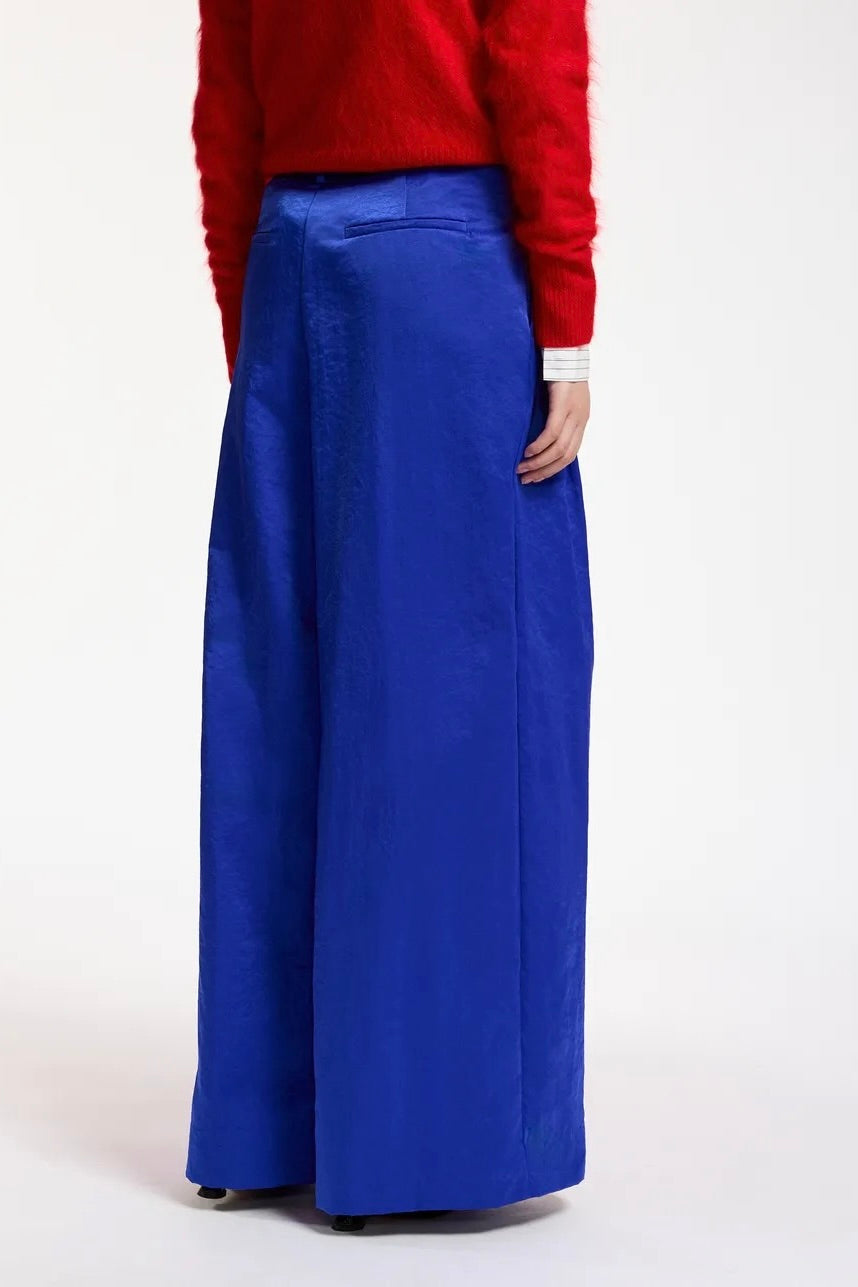 pantalon a jambes larges bleu cobalt taille haute tissu satiné Essentiel Antwerp Karmen -- Bonny Lyon