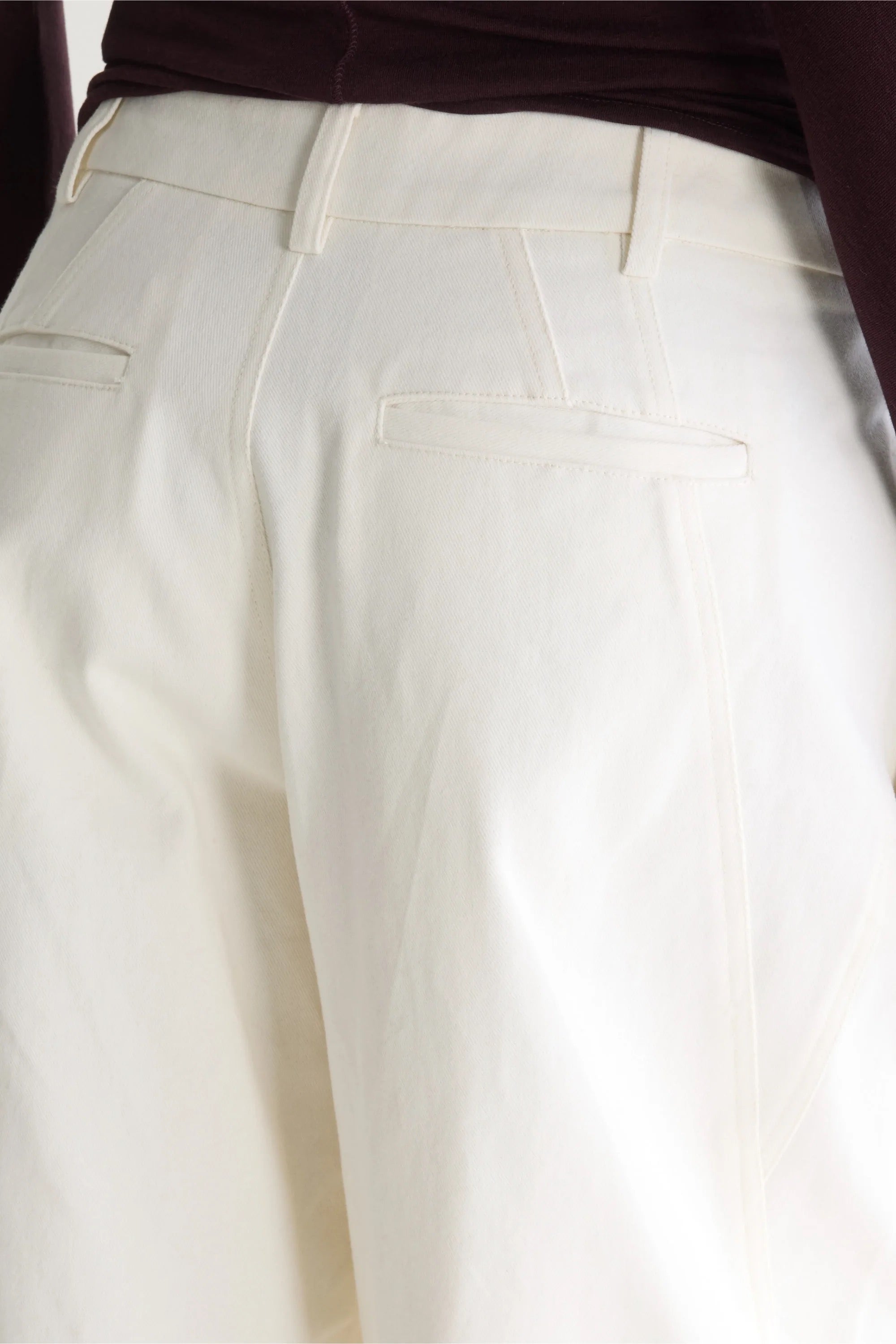 Pantalon tailleur arge coupe fuselée barrel ecru Bellerose Jimi -- Bonny Lyon