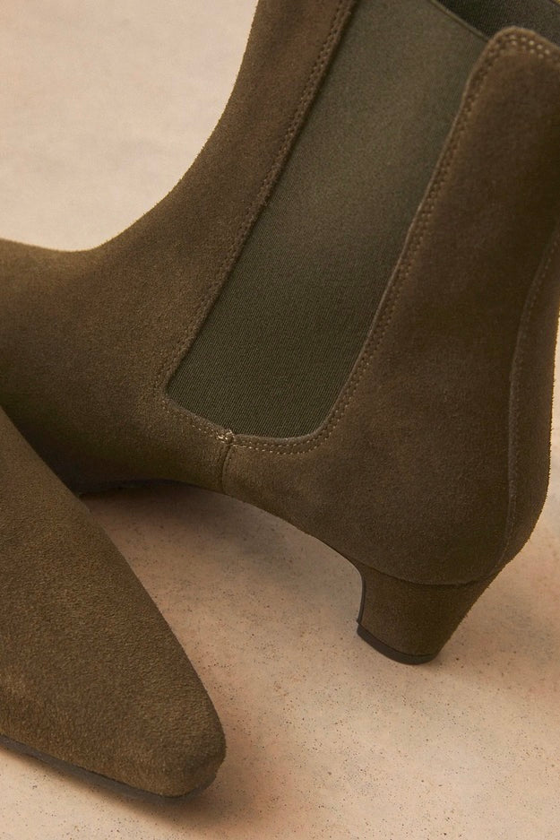 Bottines en suède à tige haute élastique et talons de 5cm modèle no.525 Rivecour -- Bonny Lyon