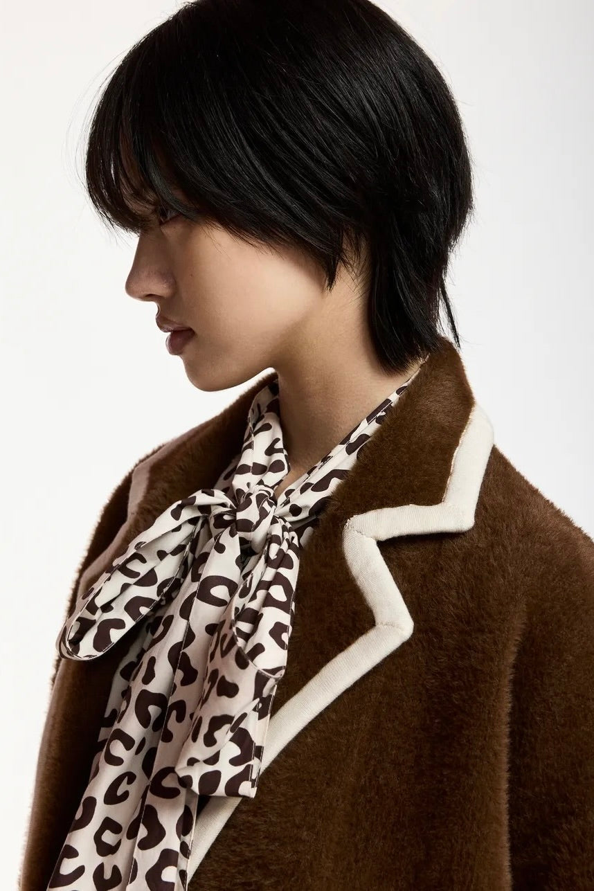 Cardigan oversized ultra doux brun au liserés contrastants crème Essentiel Antwerp Kugar -- Bonny Lyon