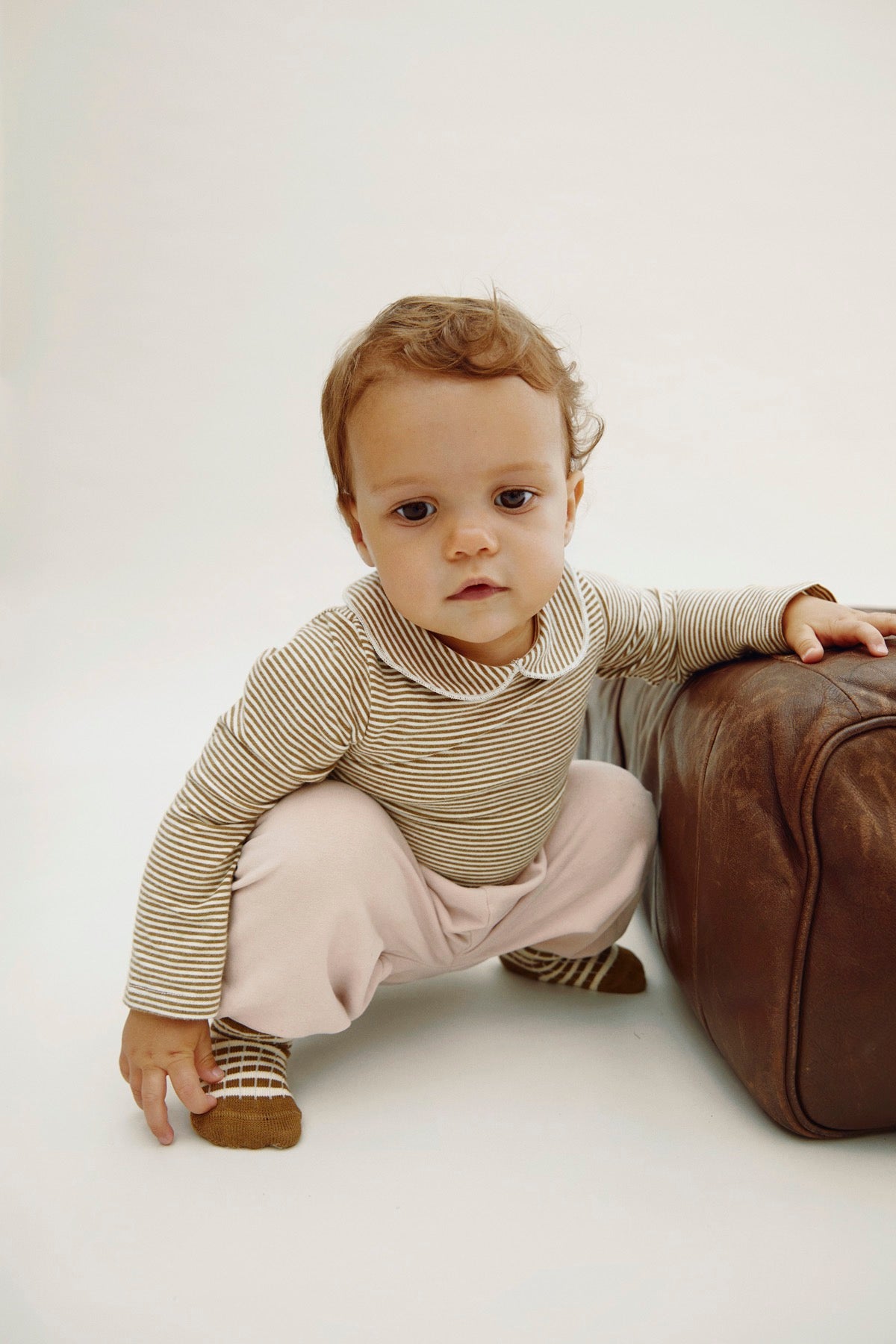 Body bébé en jersey coton organique fines rayures et col Claudine Gray Label -- Bonny Lyon