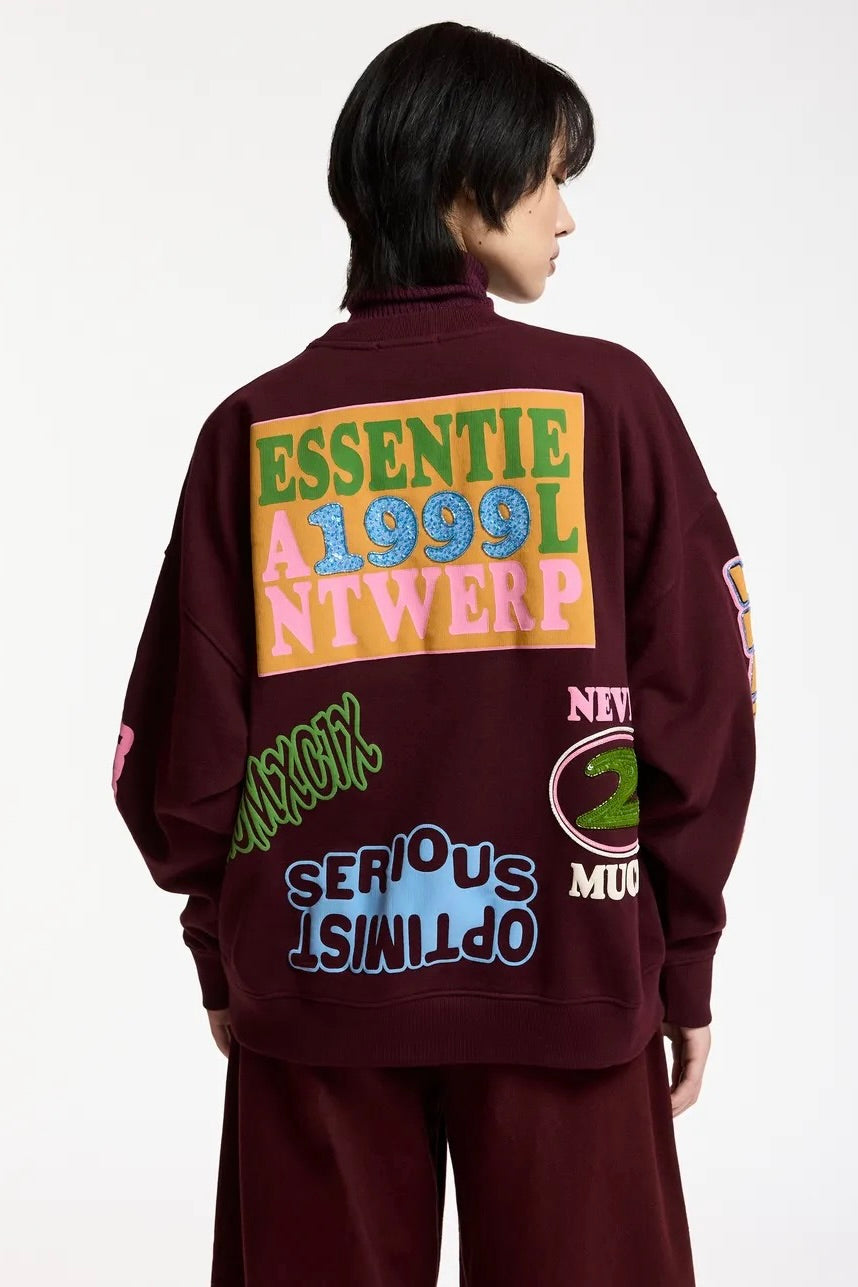 Sweatshirt en coton imprimé et brodé de paillettes et perles, imprimés multicolores sur fond bordeaux Essentiel Antwerp Campus -- Bonny Lyon