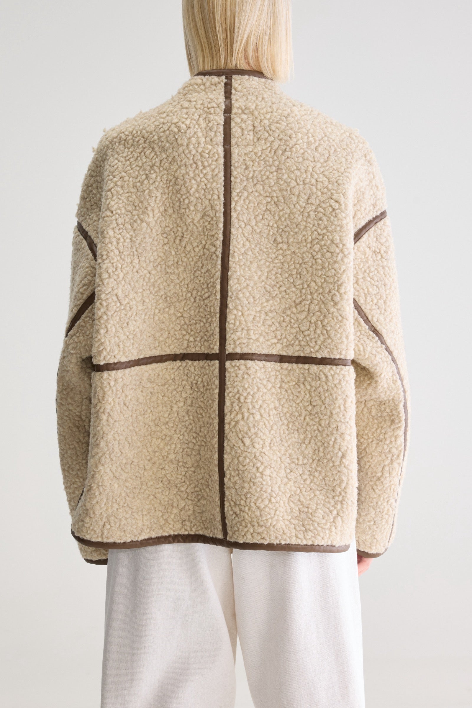 Veste Jina
