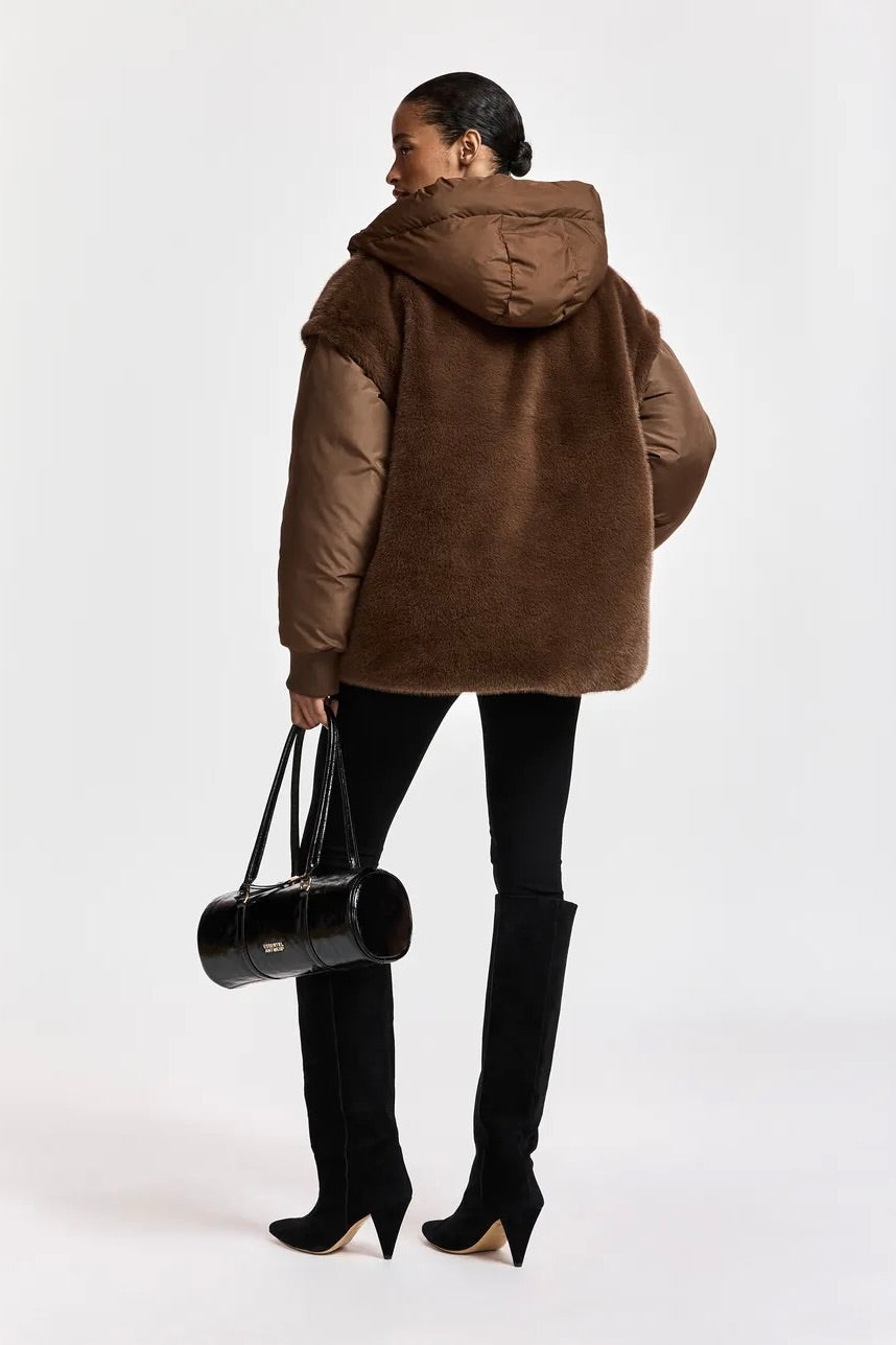 Veste en fausse fourrure et matelassé marron, capuche, manches amovibles Kbeauty Bear Me Essentiel Antwerp -- Bonny Lyon
