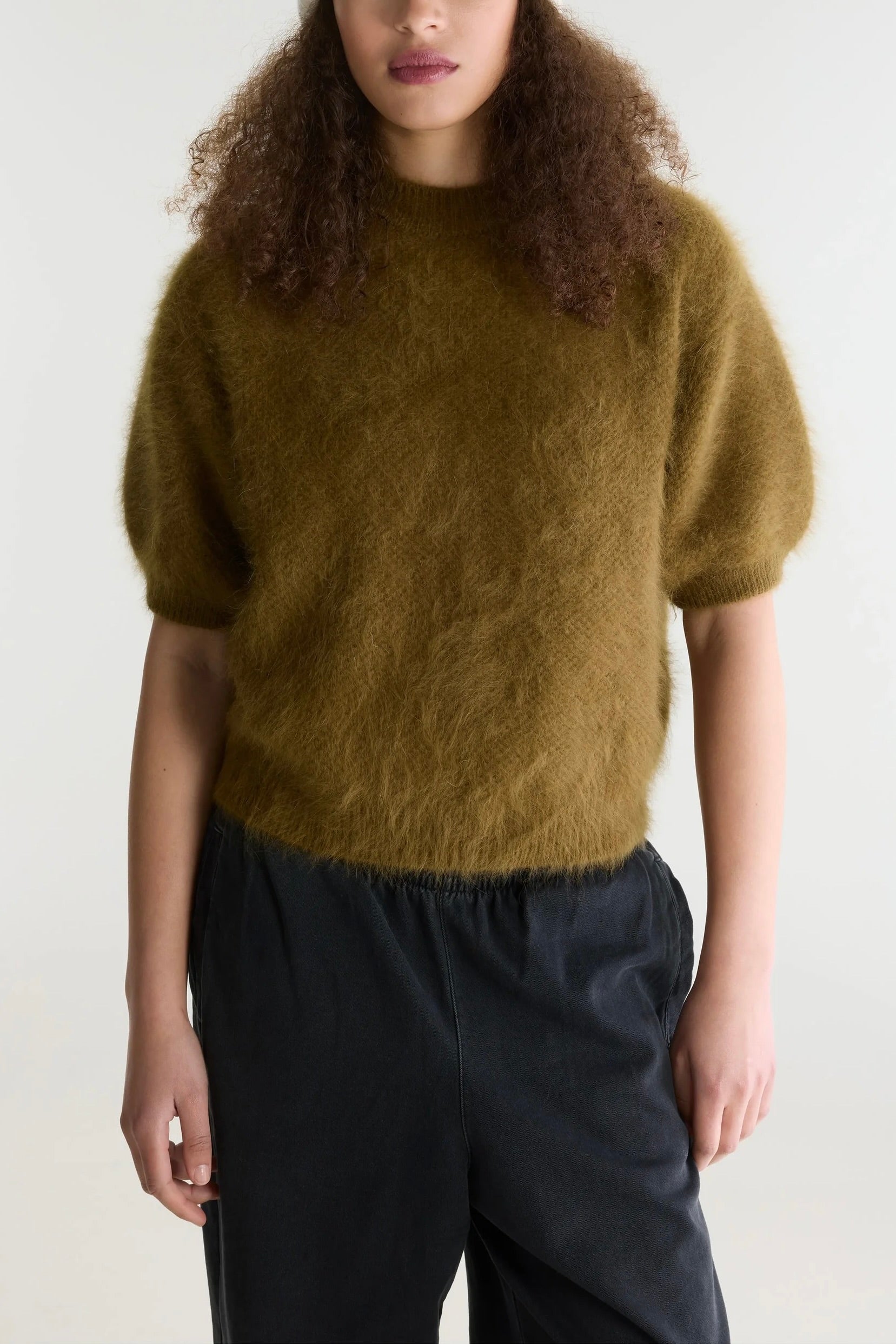 Pull manches courtes en angora kaki olive Bellerose Darza -- Bonny Lyon