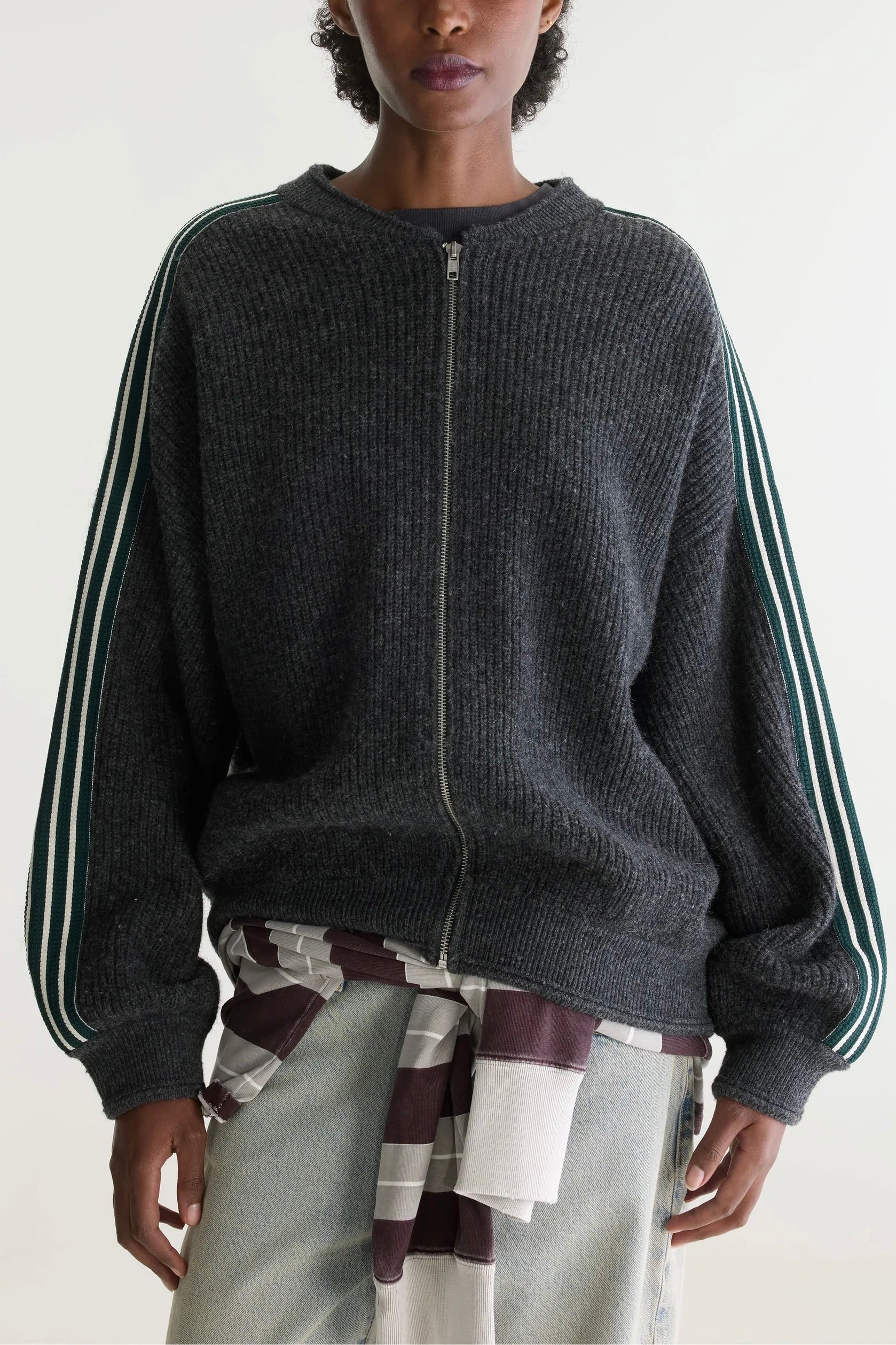 cardigan zippé style bomber maille gris foncé et bandes contrastées sur les manches Dam Bellerose -- Bonny Lyon