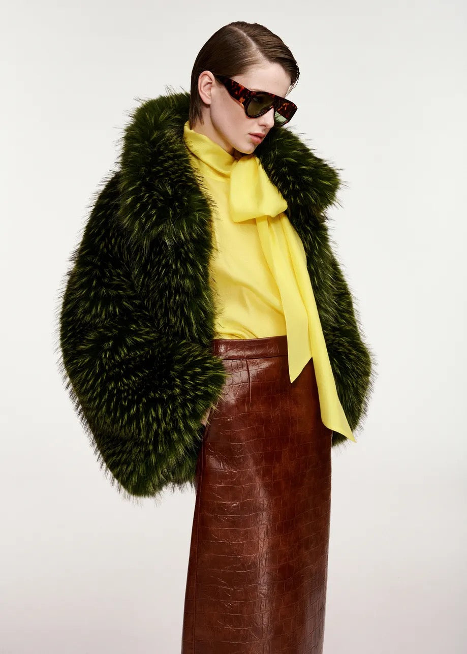 Veste courte en fausse fourrure oversized maxi volumineuse poil long vert Essentiel Antwerp Kastanje -- Bonny Lyon