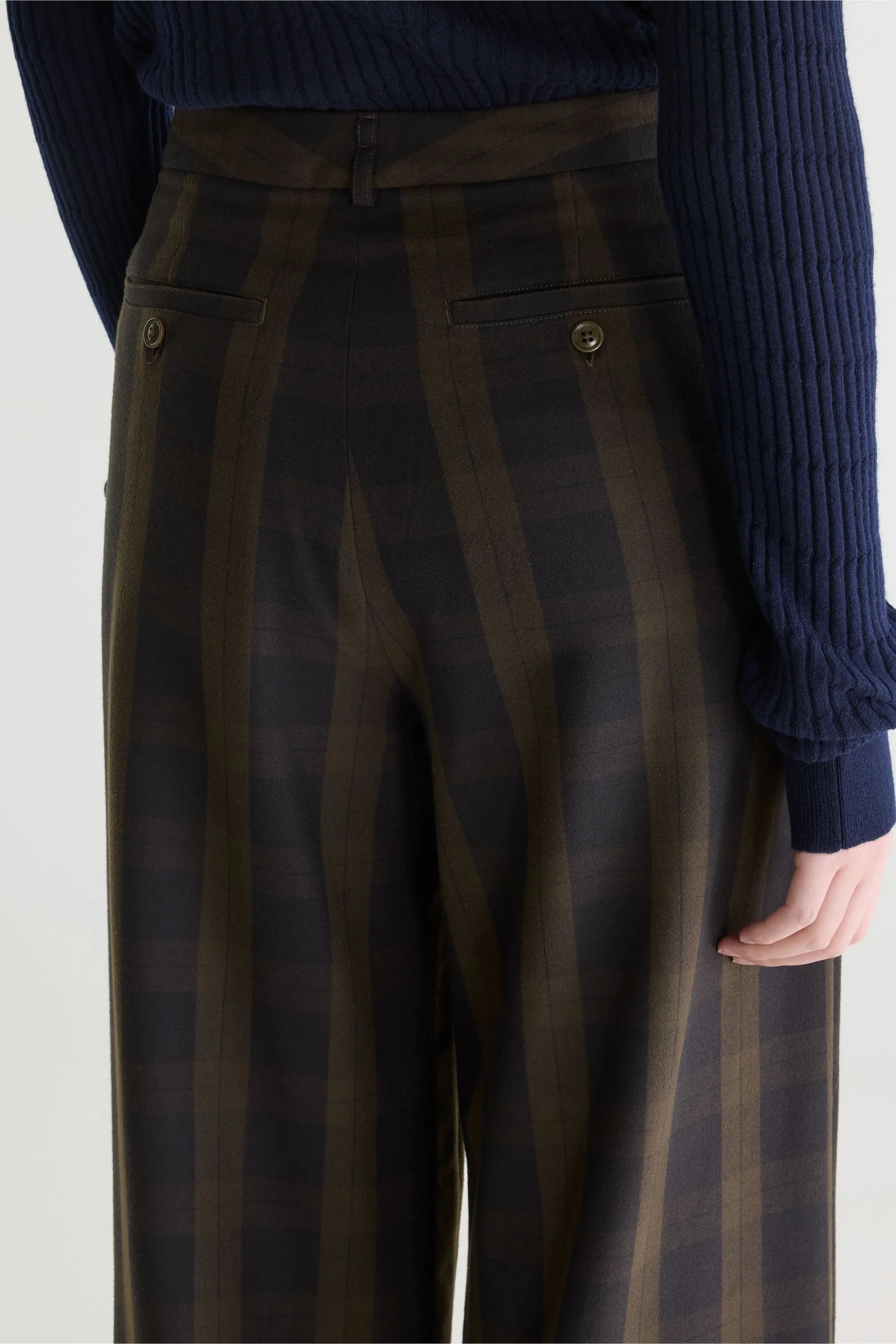 Pantalon large à carreaux marine et kaki Volkert Bellerose -- Bonny Lyon