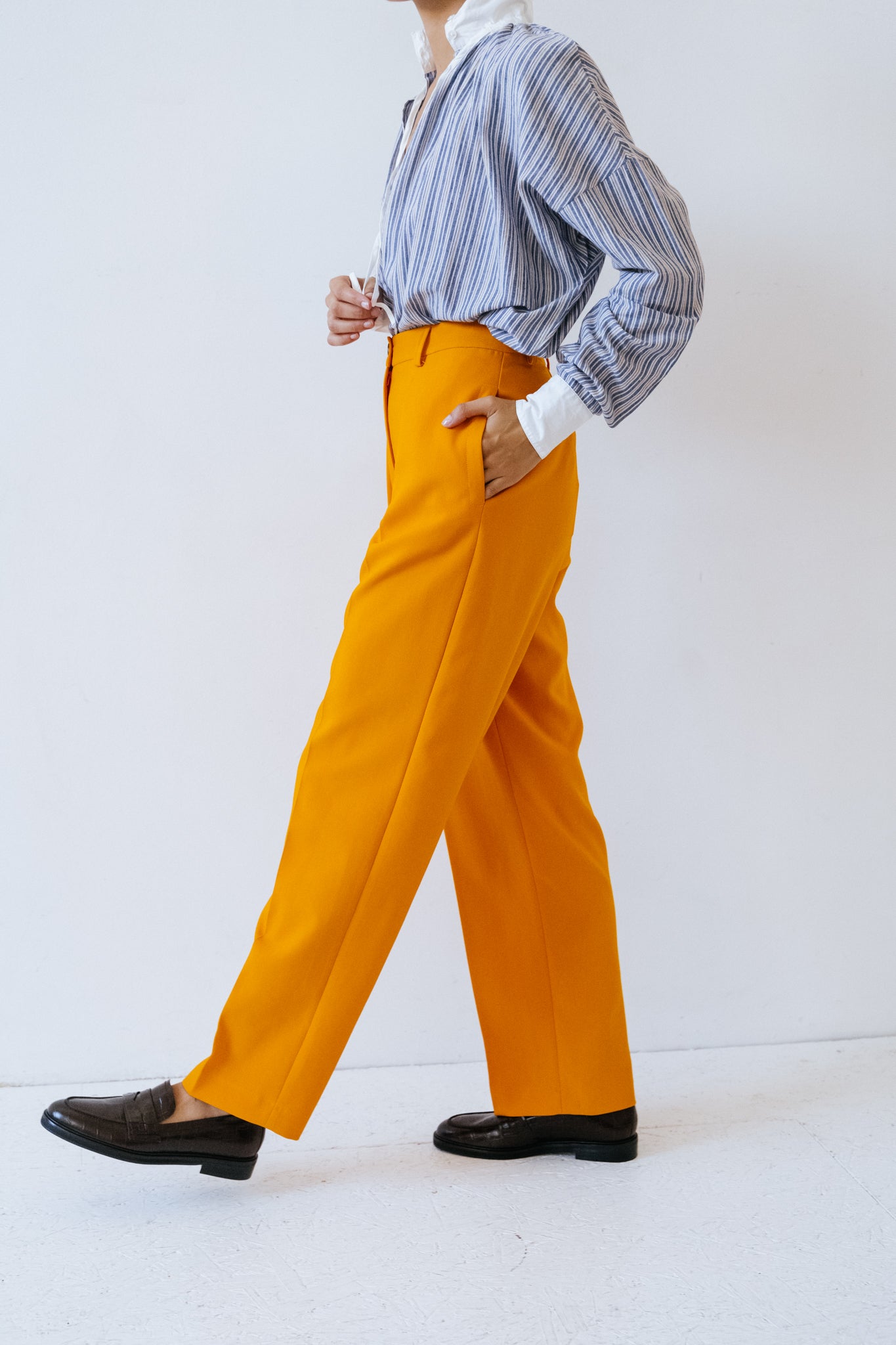 pantalon coupe droite ample taille haute plis à la taille Urban Daily Mango orange Alysi Bonny Lyon