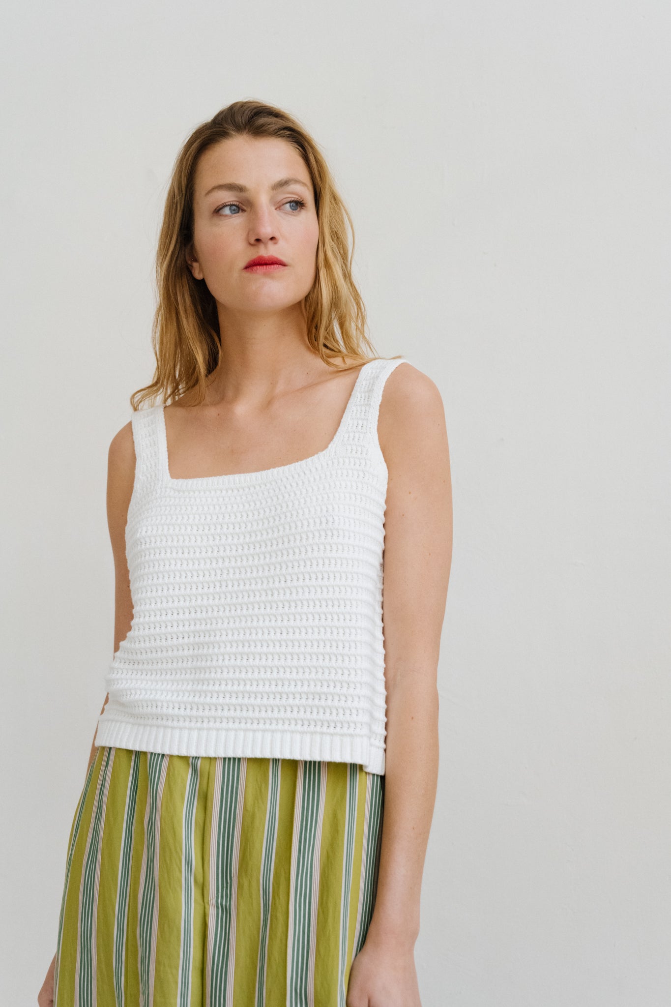 Top en maille à bretelles boutonnage dans le dos disponible en 2 coloris Creme et Vert Celuta Frnch Lyon Bonny