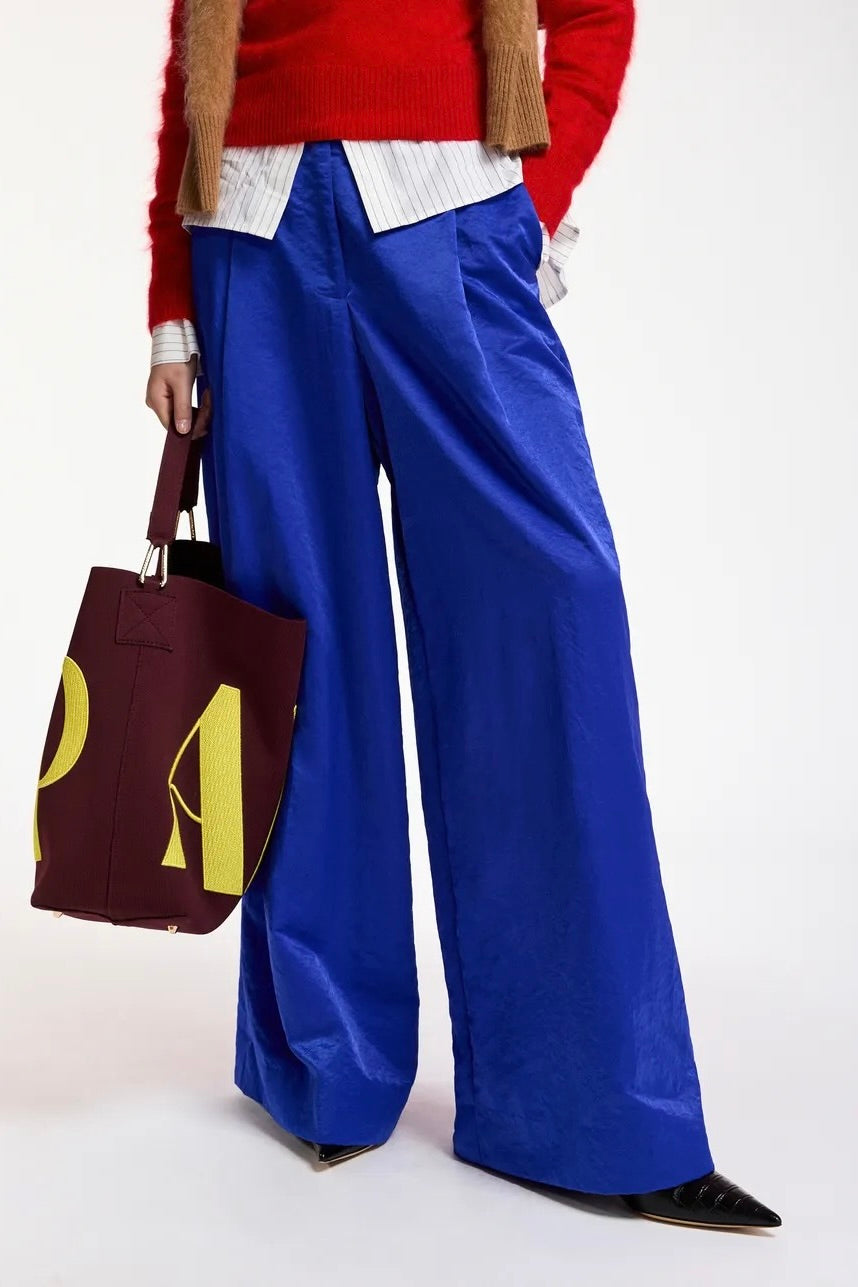 pantalon a jambes larges bleu cobalt taille haute tissu satiné Essentiel Antwerp Karmen -- Bonny Lyon 