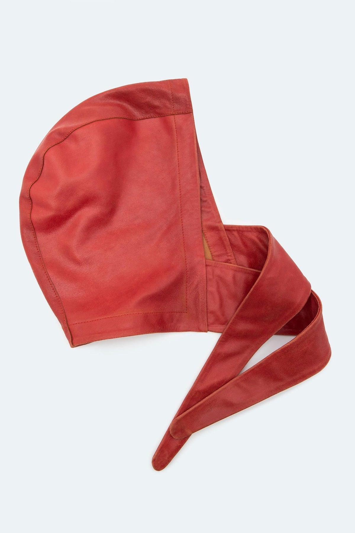 Capuche en cuir