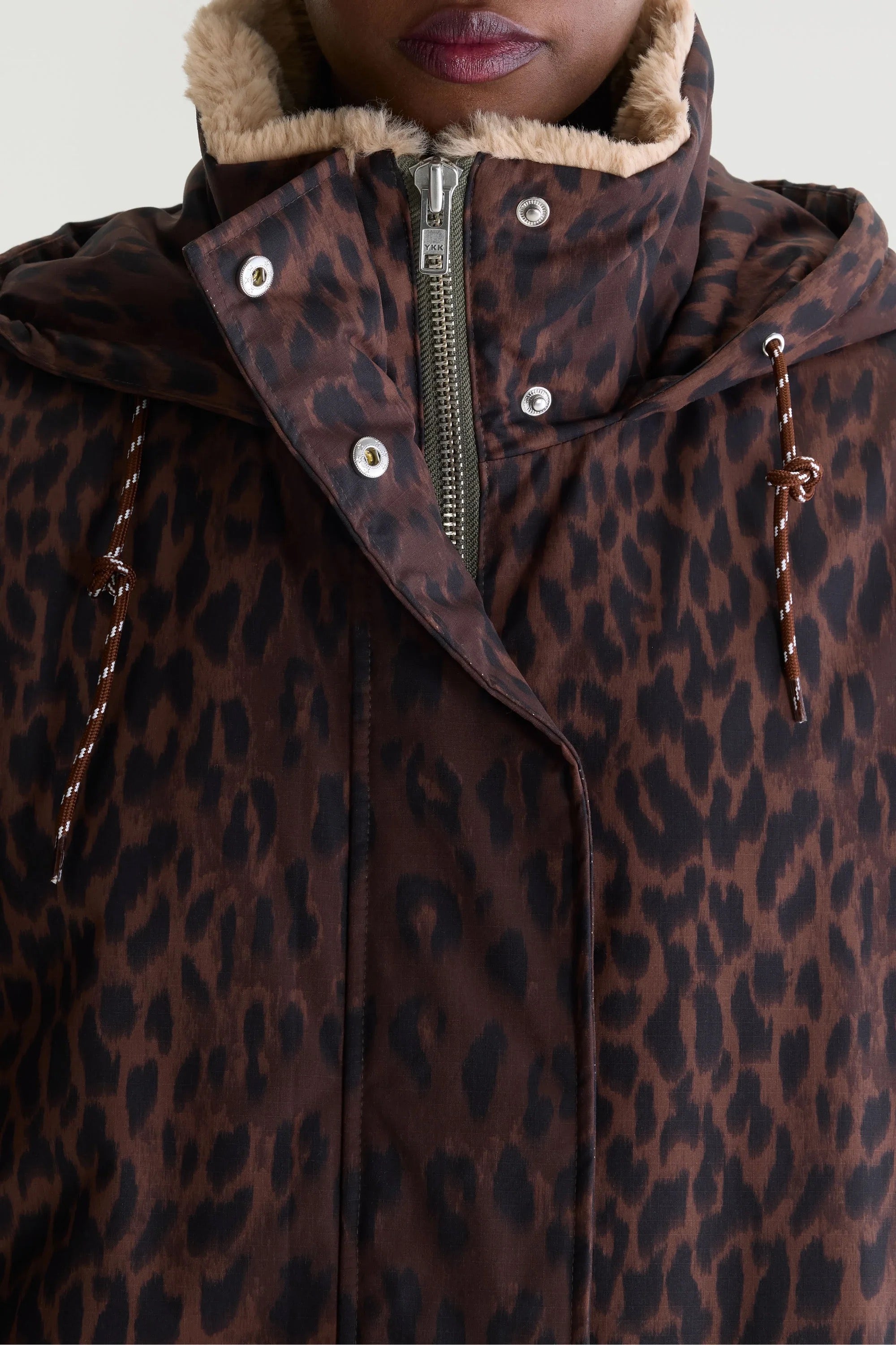 Parka Jade imprimée leopard marron et doublée de fausse fourrure crème Bellerose -- Bonny Lyon 