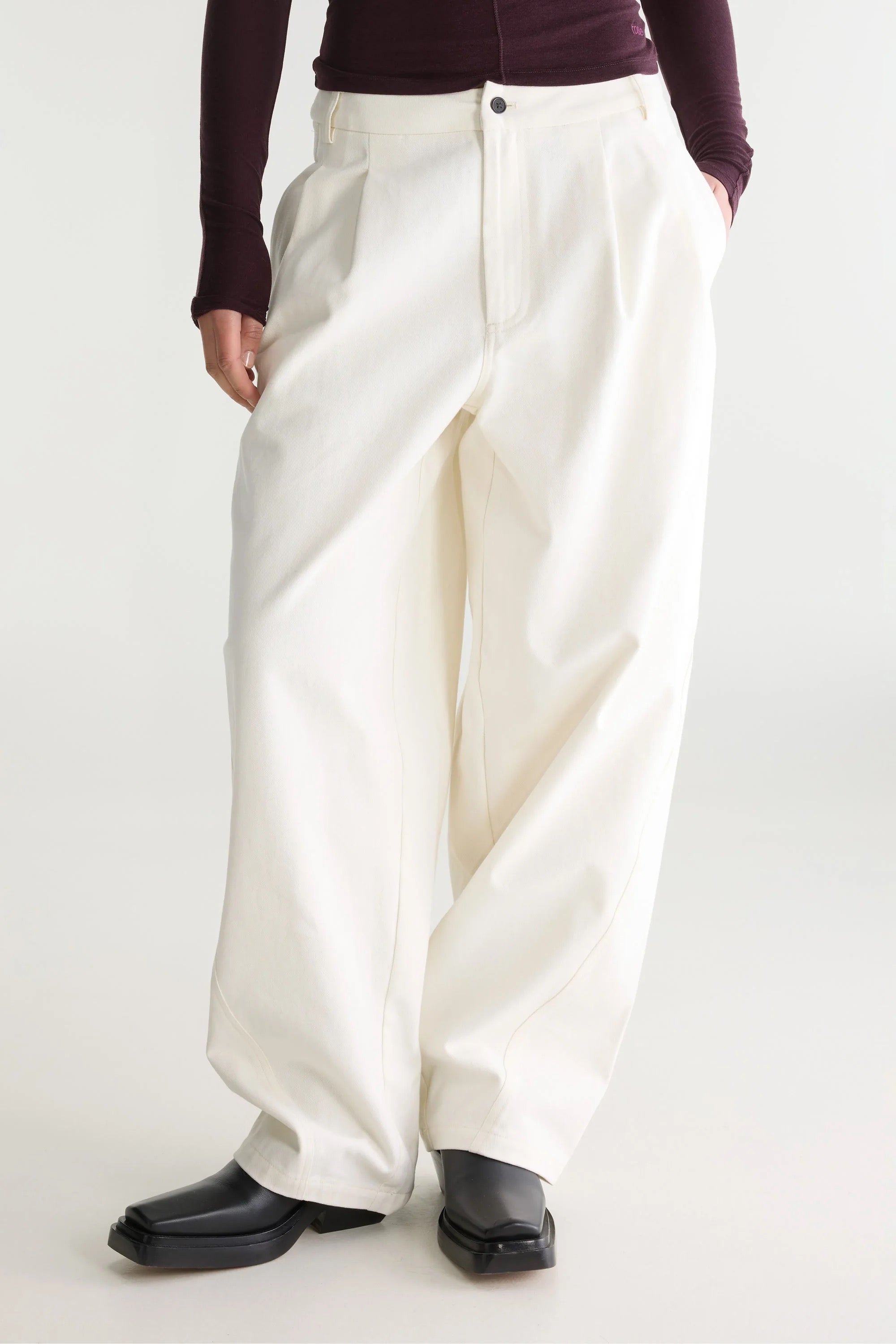 Pantalon tailleur arge coupe fuselée barrel ecru Bellerose Jimi -- Bonny Lyon 