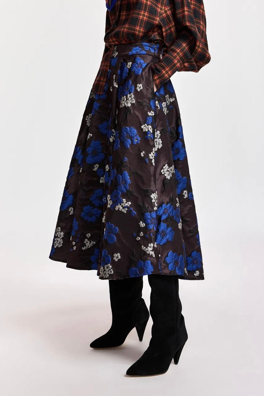 Jupe cercle mi-longue en jacquard fleuri bordeaux foncé, bleu cobalt et blanc cassé Essentiel Antwerp Kathyanne -- Bonny Lyon 