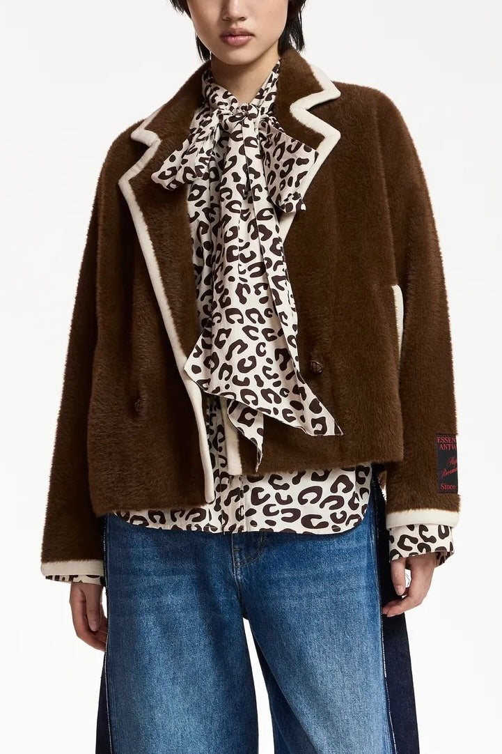 Cardigan oversized ultra doux brun au liserés contrastants crème Essentiel Antwerp Kugar -- Bonny Lyon 