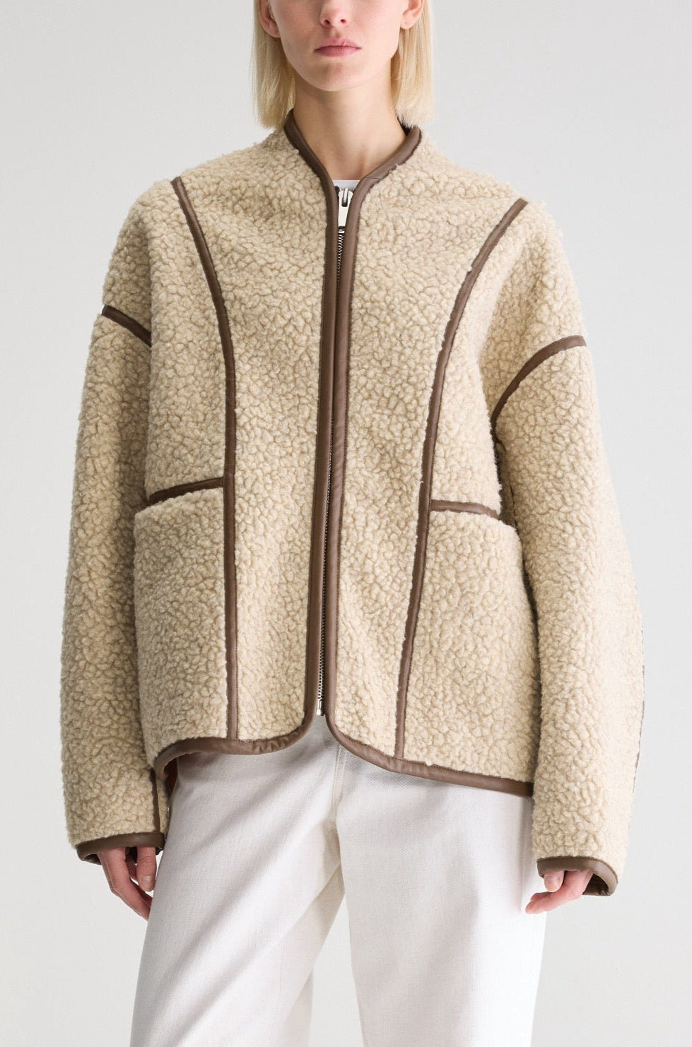 Veste Jina