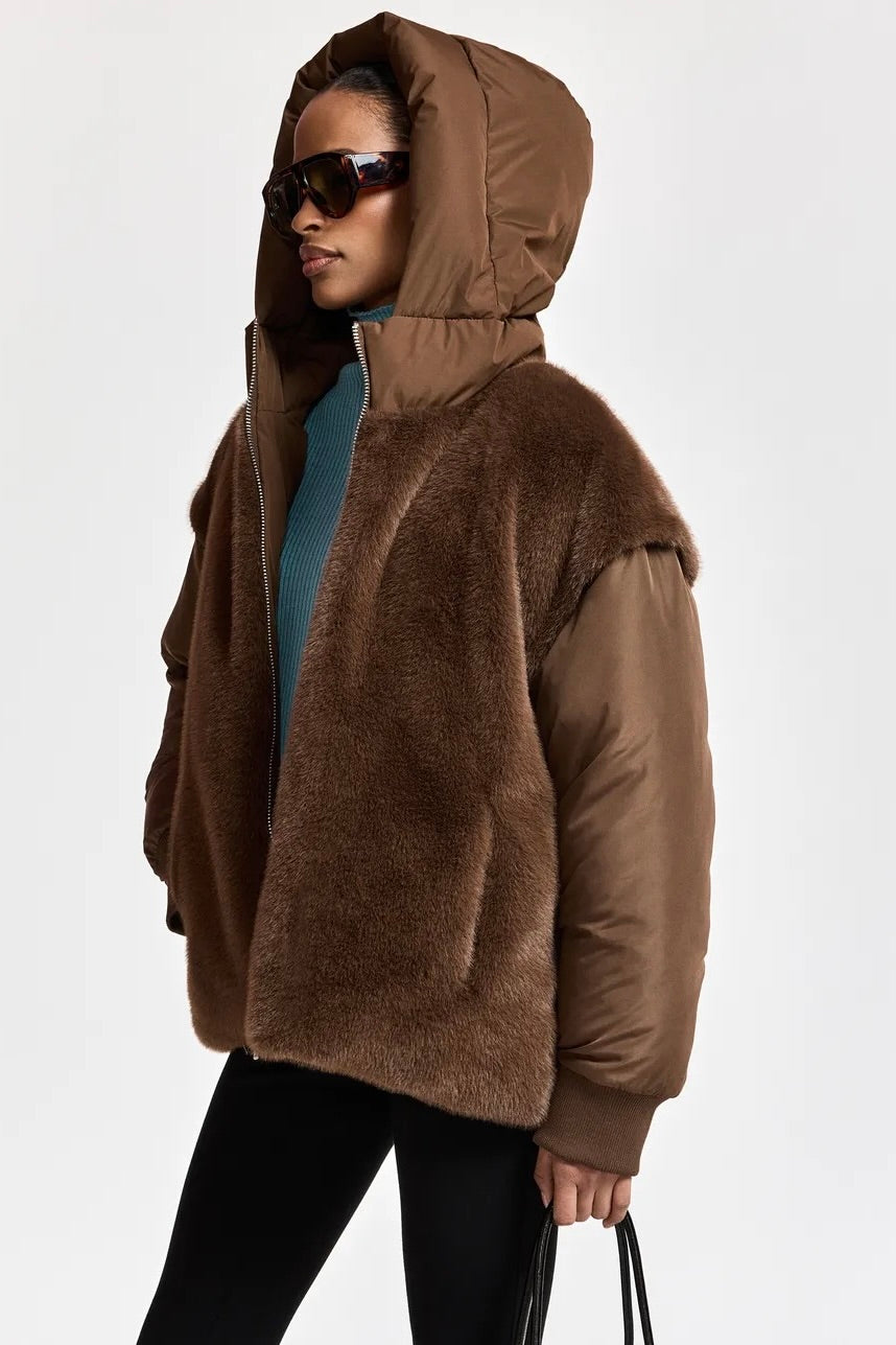 Veste en fausse fourrure et matelassé marron, capuche, manches amovibles Kbeauty Bear Me Essentiel Antwerp -- Bonny Lyon 