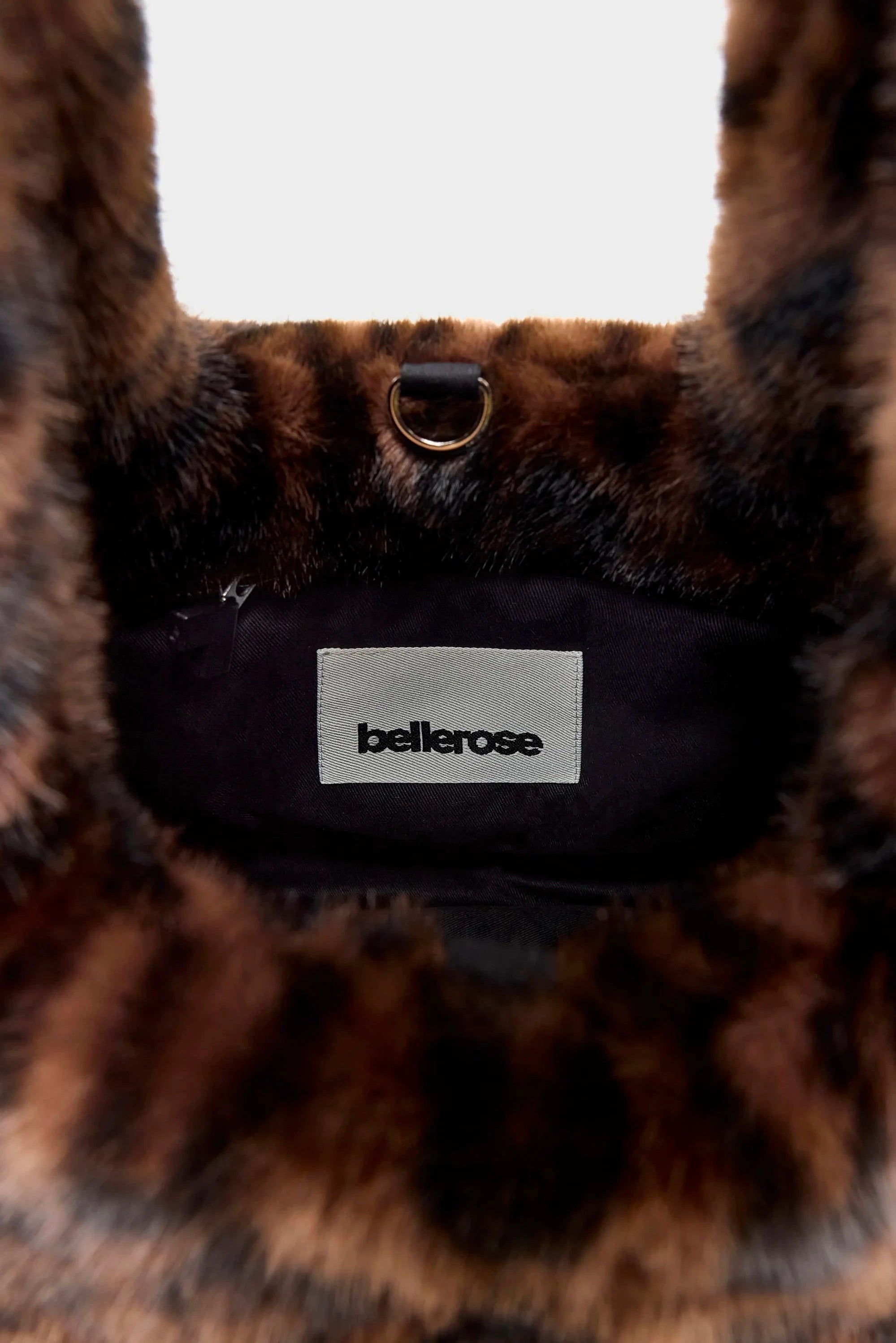 sac en fausse fourrure leopard marron foncé et noir, anse amovible et ajustable Bellerose Jelga -- Bonny Lyon 