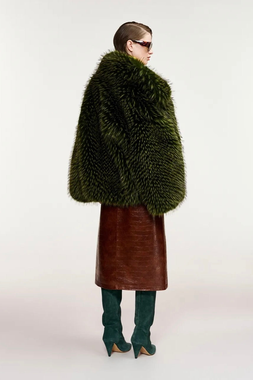 Veste courte en fausse fourrure oversized maxi volumineuse poil long vert Essentiel Antwerp Kastanje -- Bonny Lyon 