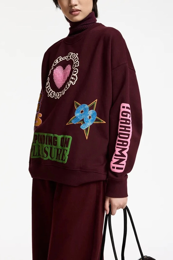 Sweatshirt en coton imprimé et brodé de paillettes et perles, imprimés multicolores sur fond bordeaux Essentiel Antwerp Campus -- Bonny Lyon 