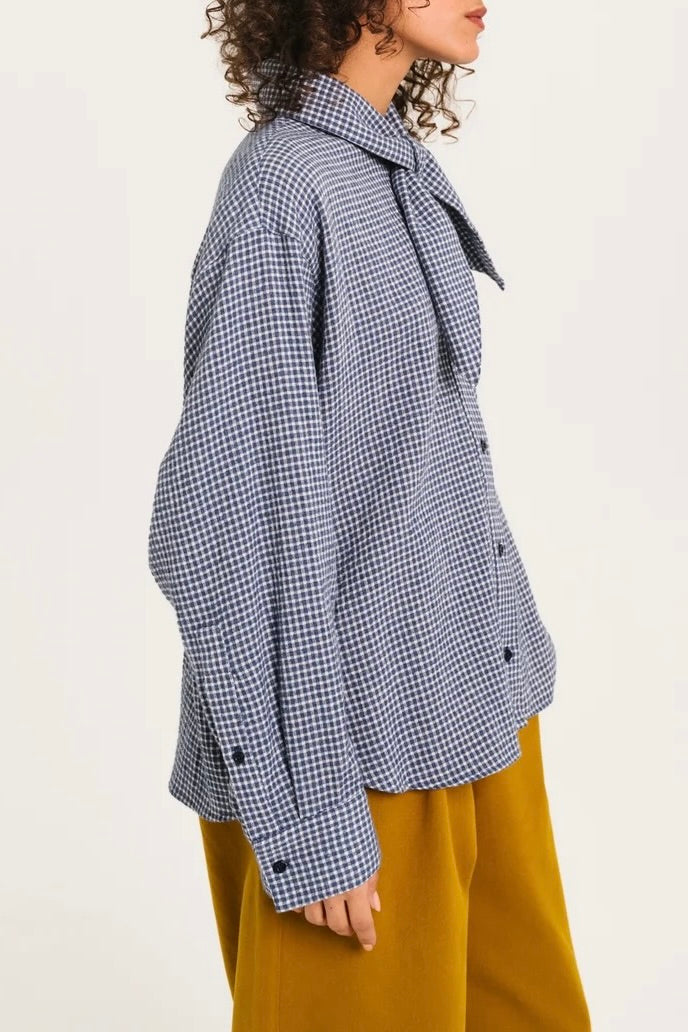 Chemise oversized à carreaux vichy marine et crème foulard nouer à l'encolure Sacré Coeur Drake -- Bonny Lyon 