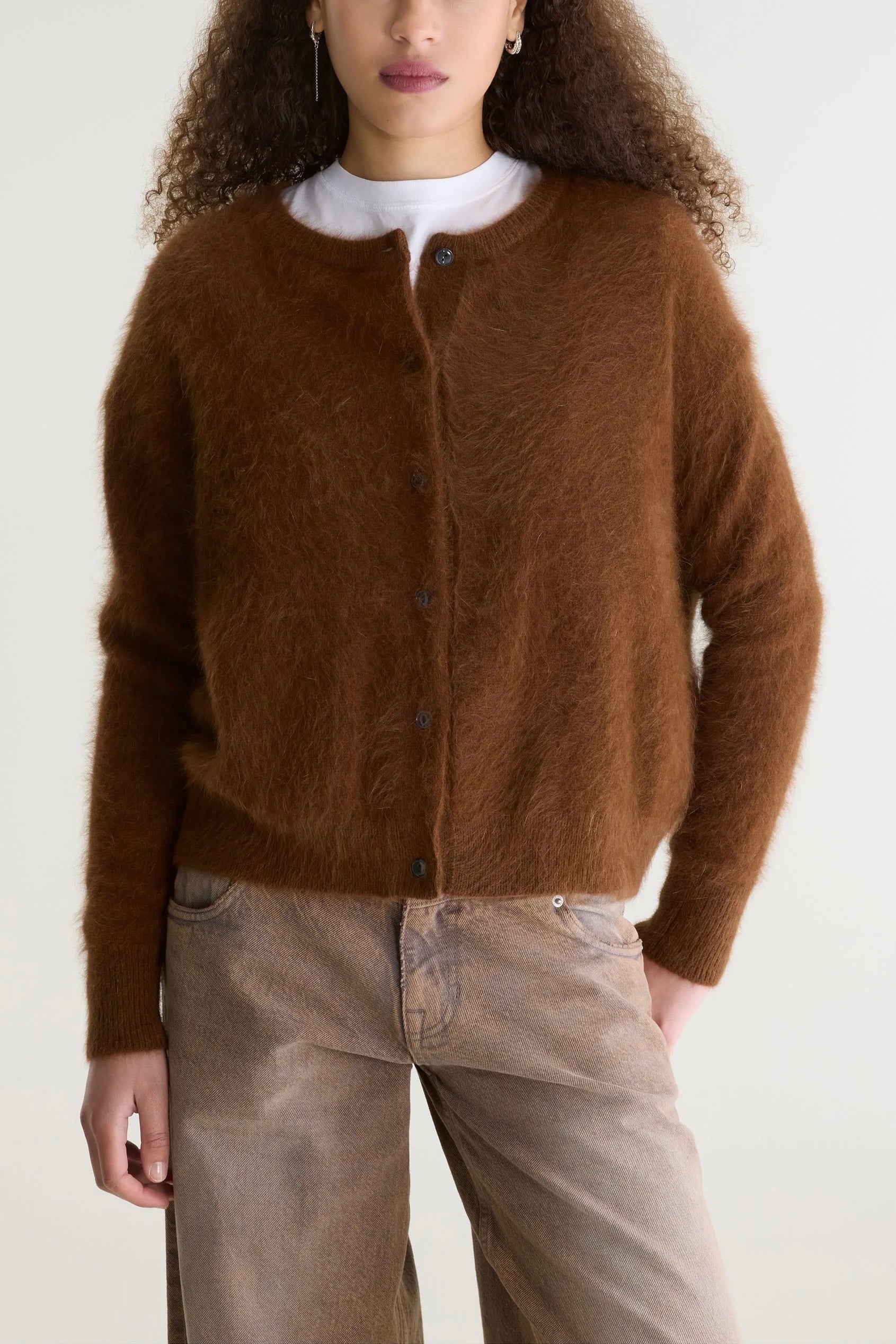 cardigan en maille angora duveteuse coloris bison tabac Bellerose Dathan -- Bonny Lyon 