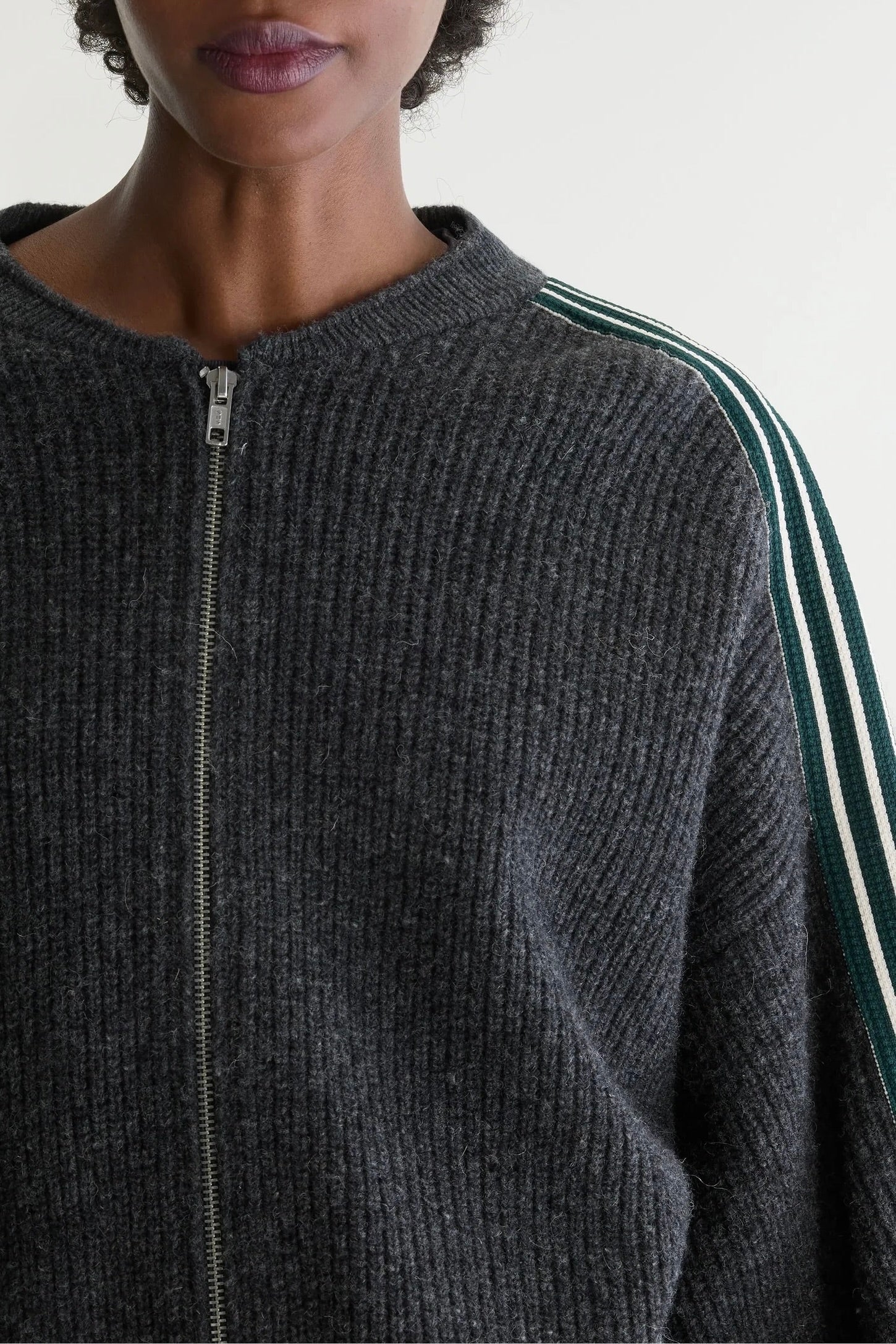 cardigan zippé style bomber maille gris foncé et bandes contrastées sur les manches Dam Bellerose -- Bonny Lyon