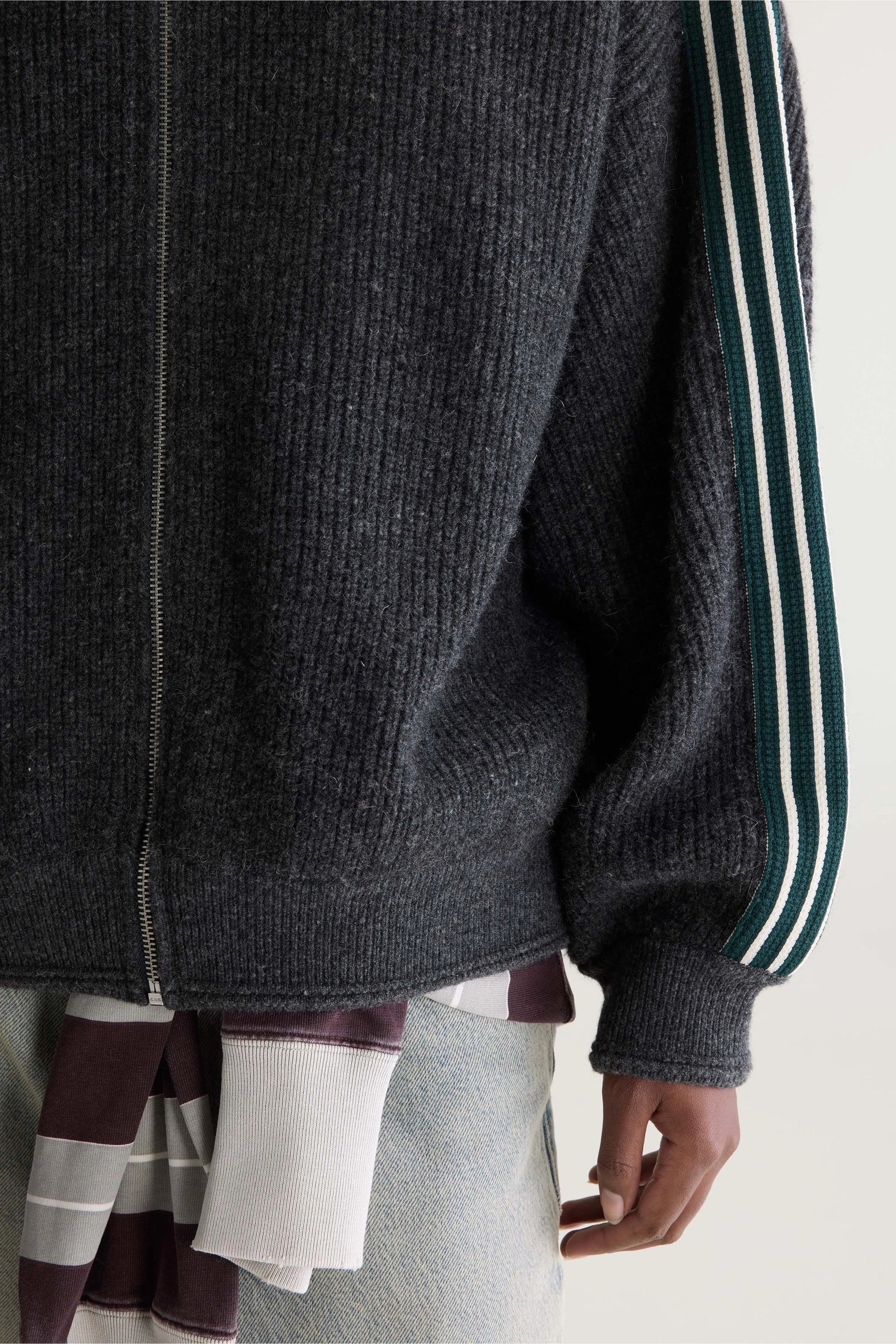 cardigan zippé style bomber maille gris foncé et bandes contrastées sur les manches Dam Bellerose -- Bonny Lyon