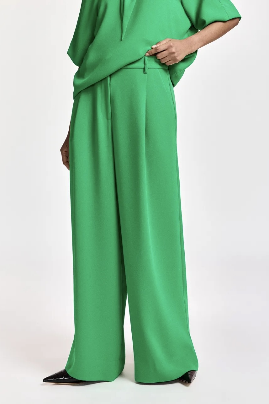 Pantalon tailleur fluide vert vif Kelsea Essentiel Antwerp -- Bonny Lyon
